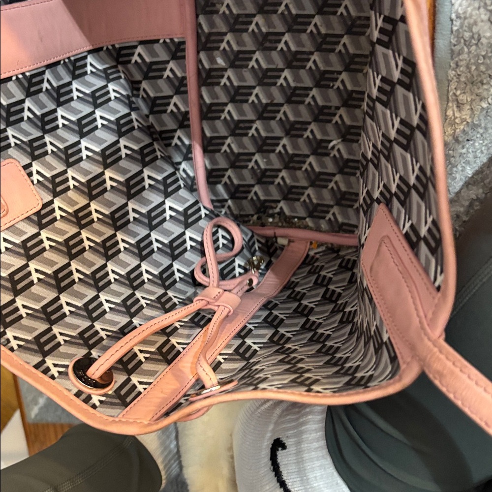 MCM Pink Tote Bag with Monogram Design - Picture 5 of 7